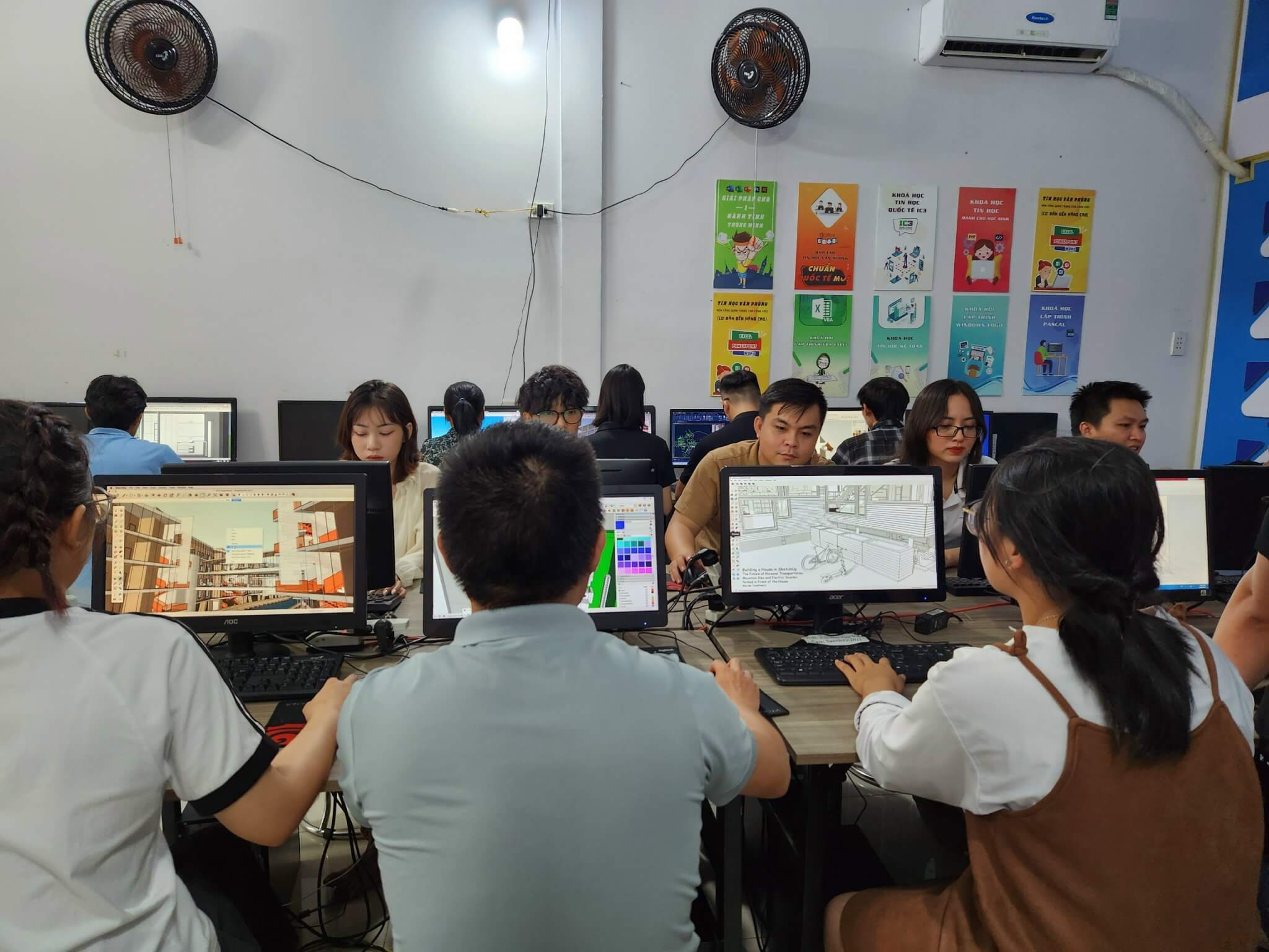 Ai Nên Tham Gia Khóa Học Adobe Illustrator Cấp Tốc Tại Quận 12